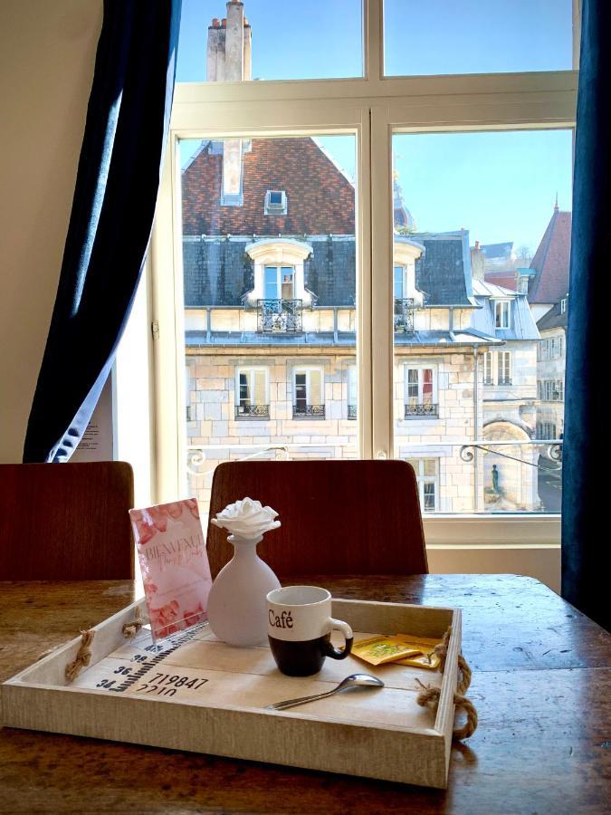 Les Fabuleux Appartements Du Coeur De Ville - Place Victor Hugo بُيزانكون المظهر الخارجي الصورة