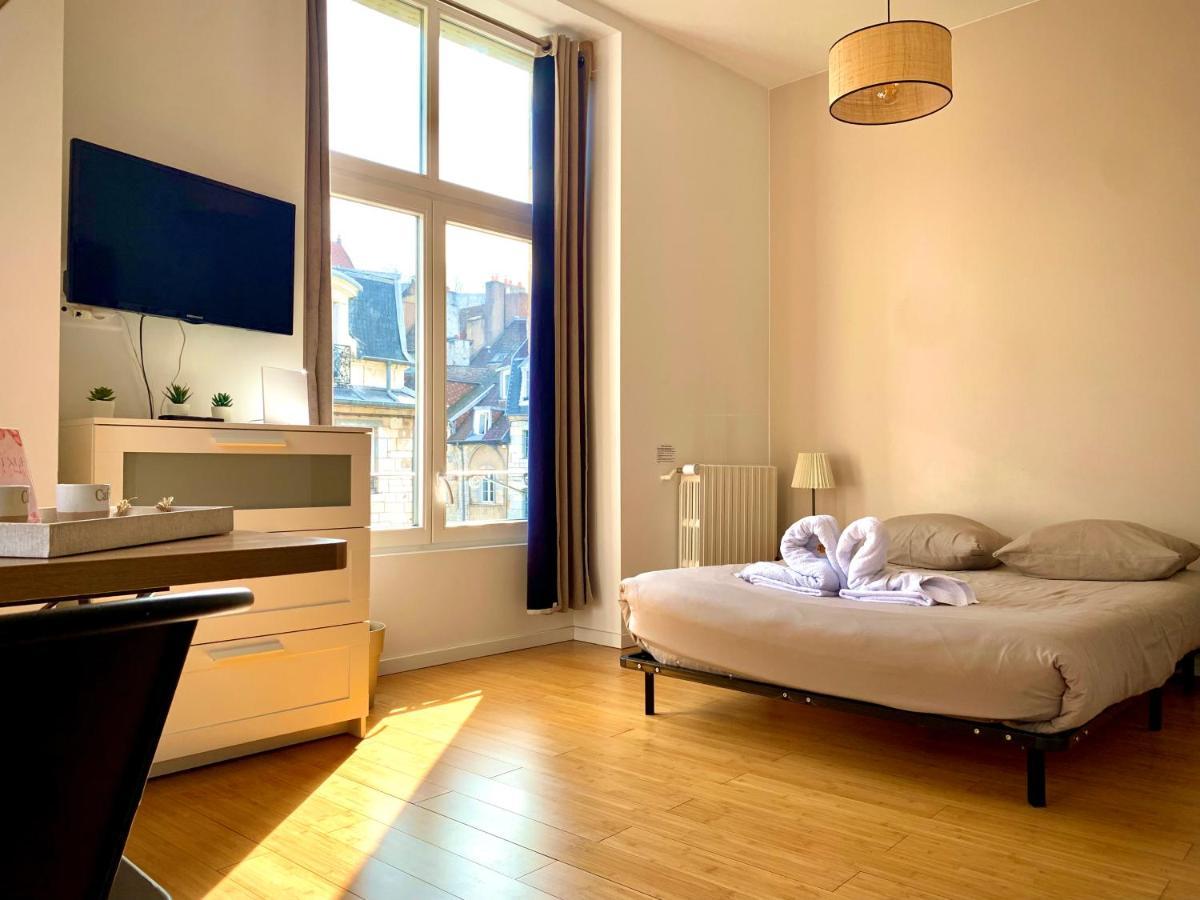 Les Fabuleux Appartements Du Coeur De Ville - Place Victor Hugo بُيزانكون المظهر الخارجي الصورة