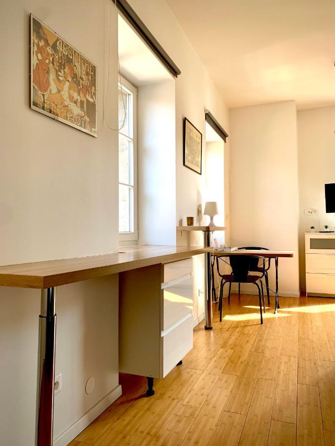 Les Fabuleux Appartements Du Coeur De Ville - Place Victor Hugo بُيزانكون المظهر الخارجي الصورة