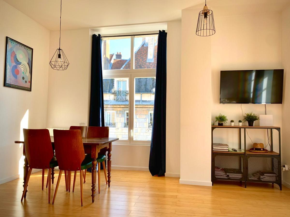 Les Fabuleux Appartements Du Coeur De Ville - Place Victor Hugo بُيزانكون المظهر الخارجي الصورة